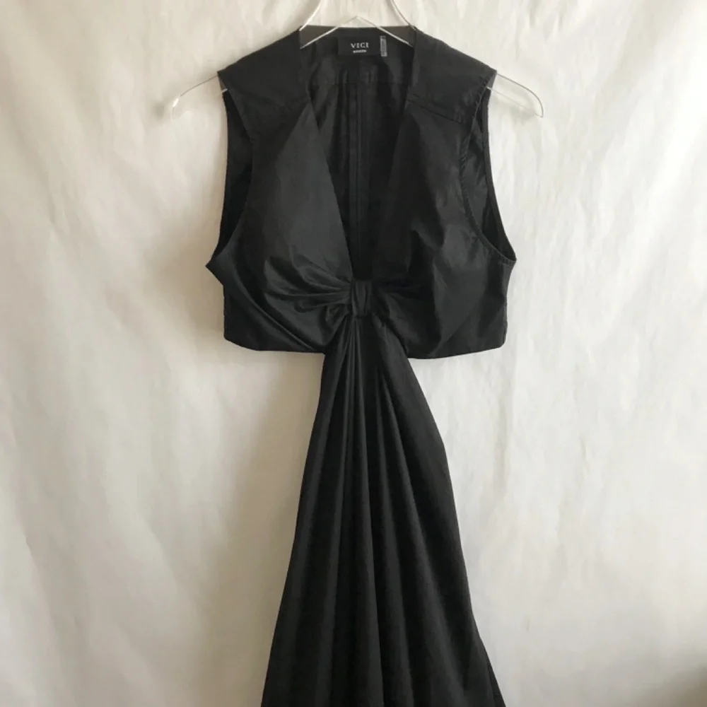 VICI Cut-Out Twist Knot V-Neck Black Maxi Dress M A-Line Tiered High Low Skirt - Picture 3 of 11
